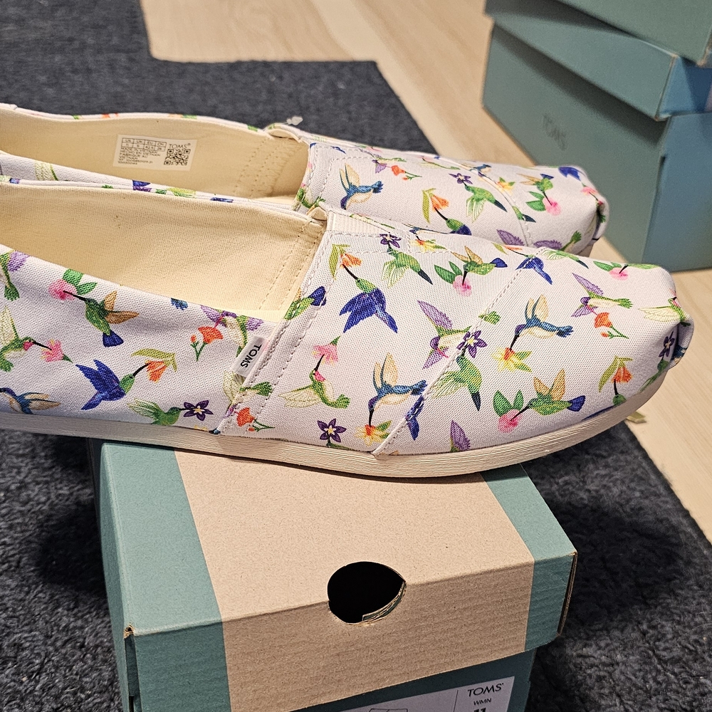 Toms Classic HUMMINGBIRD Flats Comfortable Loafers